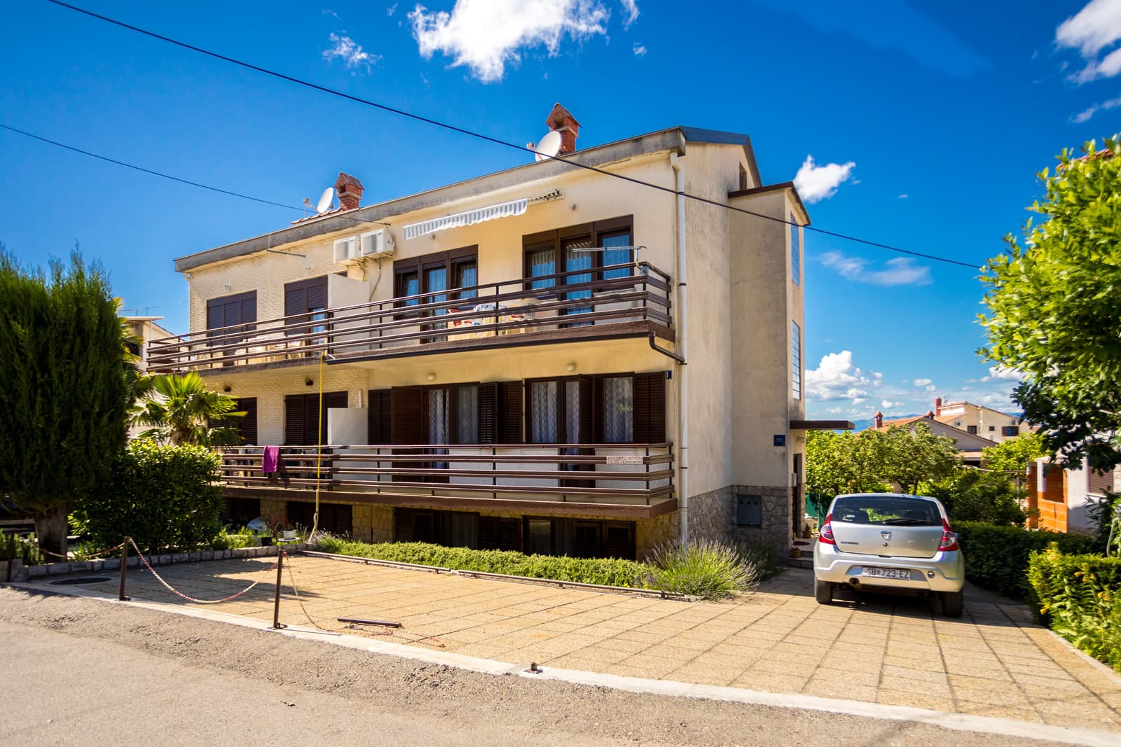 Apartments 400-151 - Main
